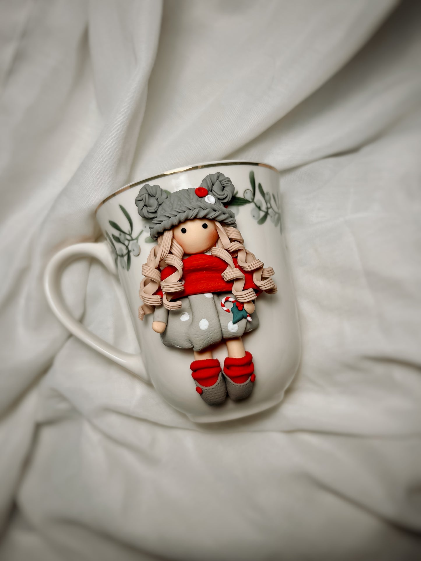 Cană păpușa Ren din lut polimeric lucrată manual