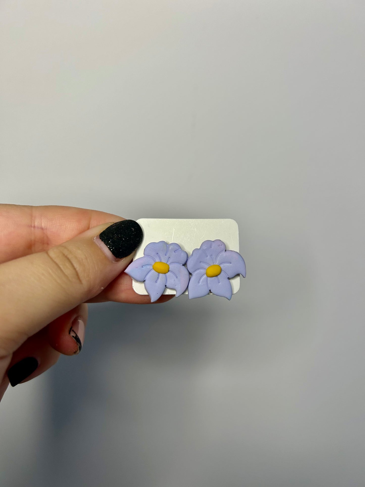 Cercei mini floare 9 din lut polimeric lucrați manual
