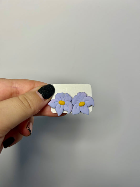 Cercei mini floare 9 din lut polimeric lucrați manual