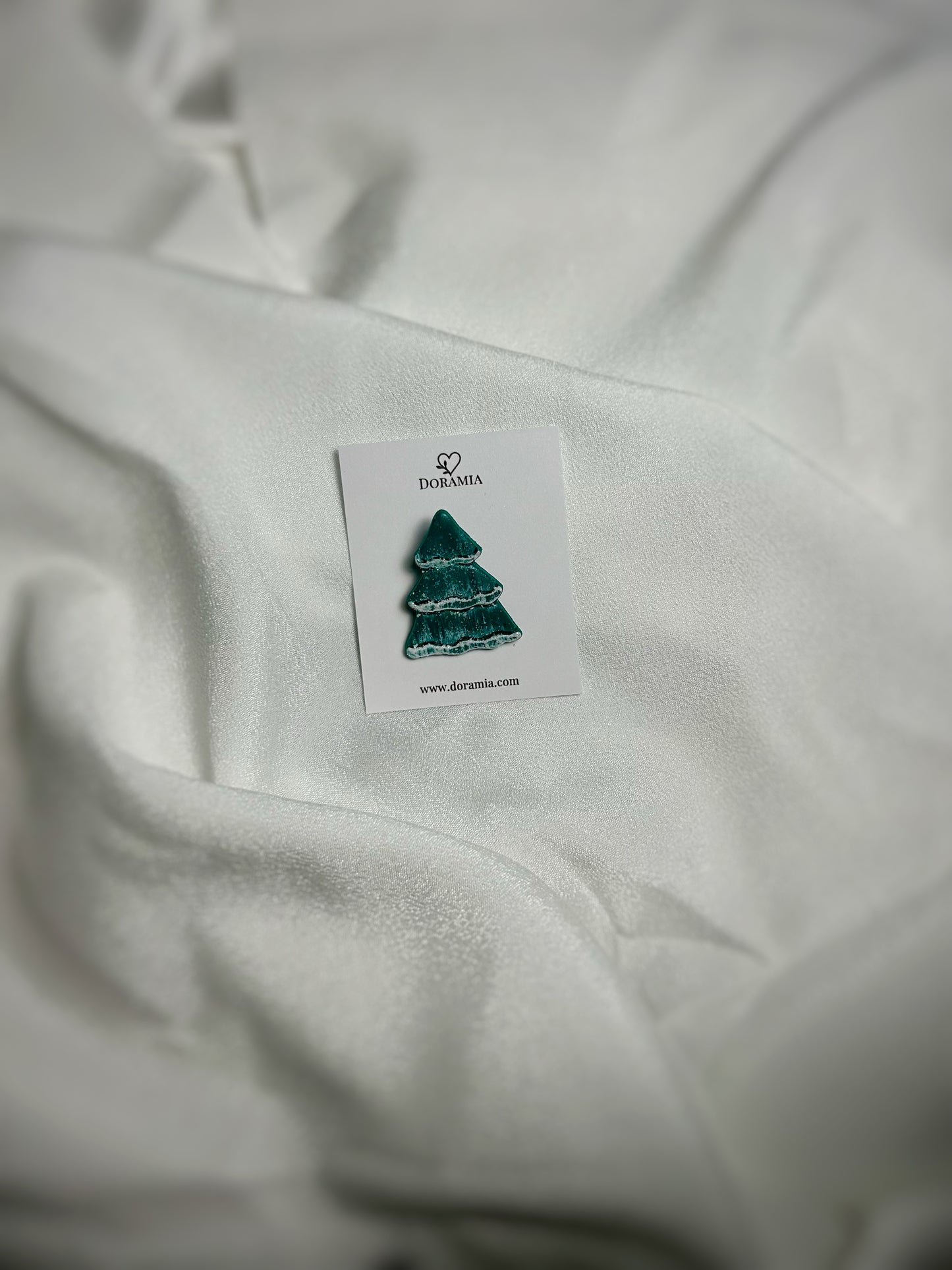 Broșă brad din lut polimeric lucrată manual