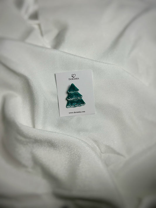 Broșă brad din lut polimeric lucrată manual