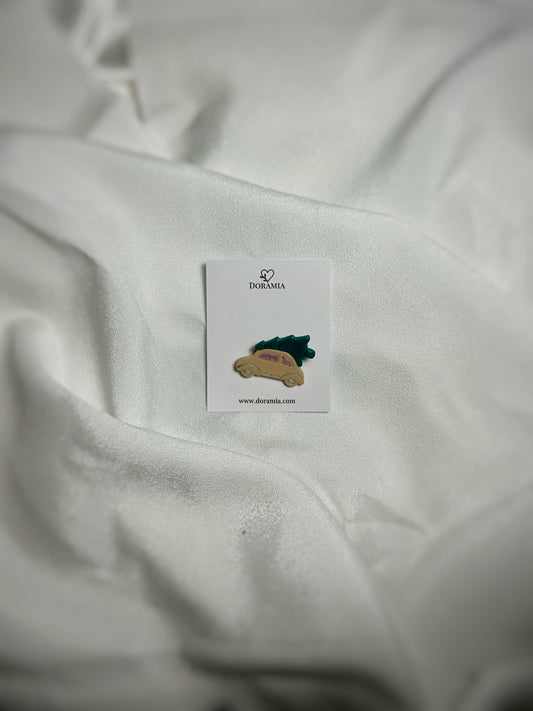 Broșă mașină din lut polimeric lucrată manual