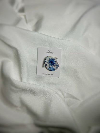 Broșă acasă iarna din lut polimeric lucrată manual