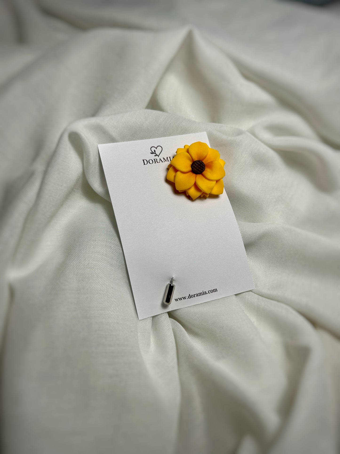 Broșă ac floarea soarelui din lut polimeric lucrată manual