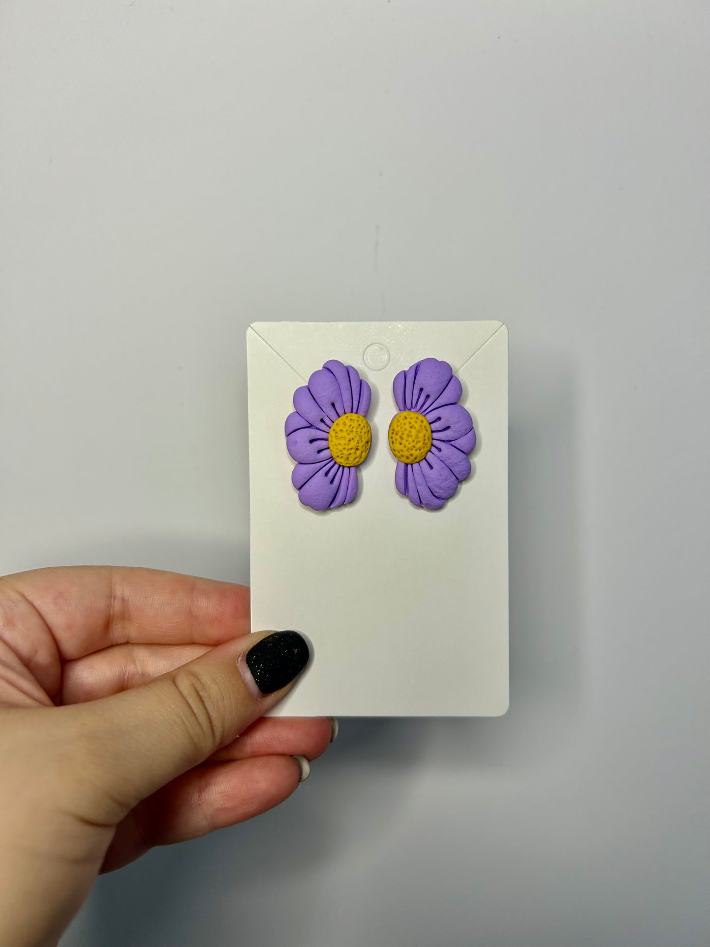 Cercei mini floare 10 din lut polimeric lucrați manual