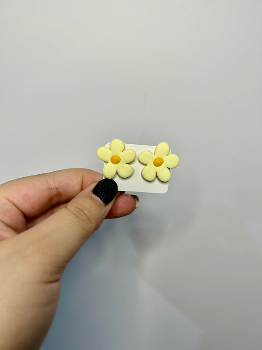 Cercei mini floare 11 din lut polimeric lucrați manual
